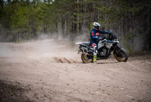 CFMOTO 800MT